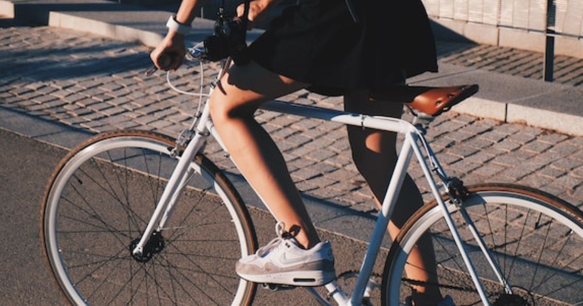 közlekedés biciklivel, városi bringás, bringázz a munkába