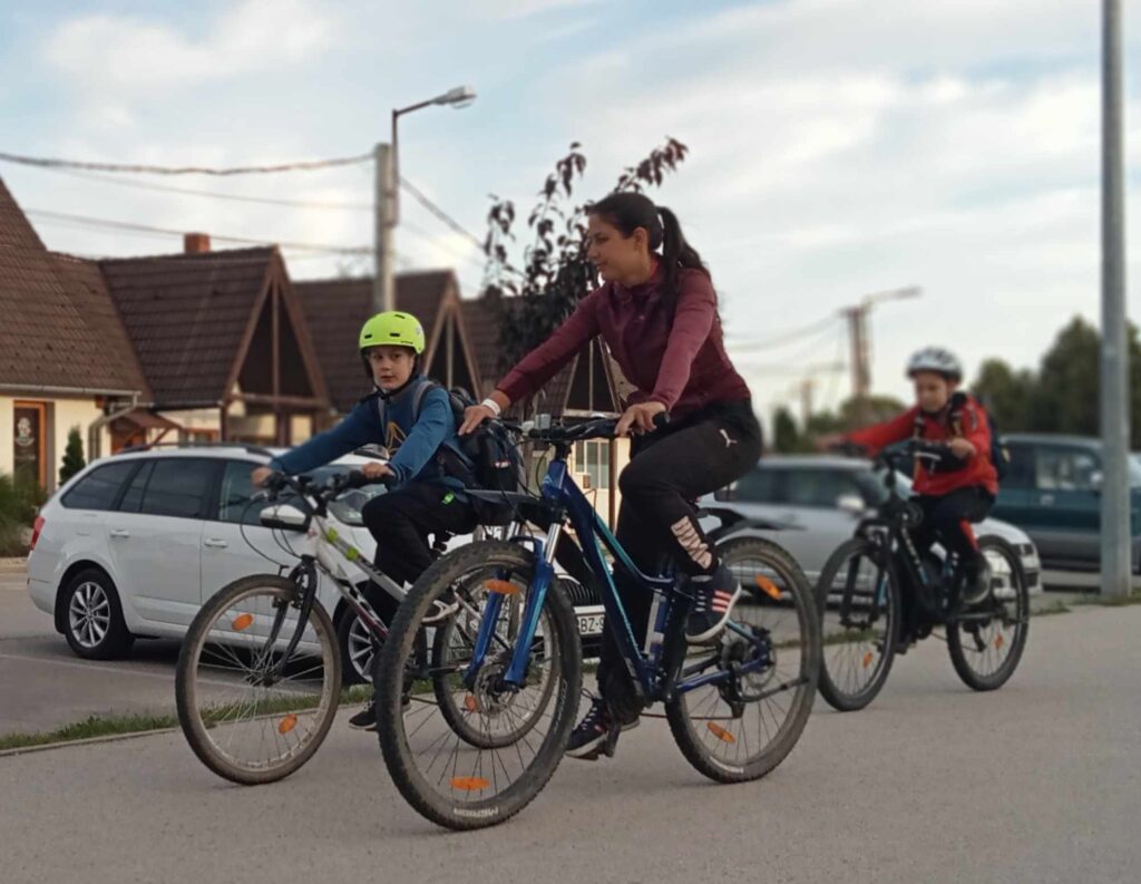 bicibusz, Zirc, Andante, gyerekek biciklivel, kerékpáros küzlekedés, bringázz a munkába, bicikli, bringa, gyerek, biciklizés a gyerekkel