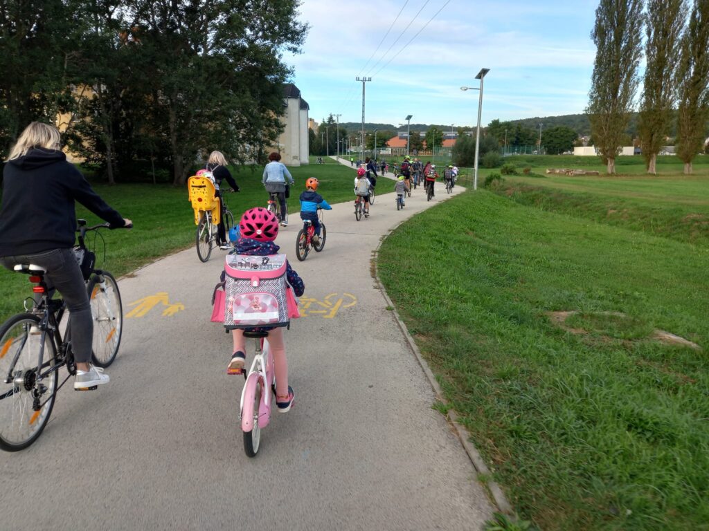 bicibusz, Zirc, Andante, gyerekek biciklivel, kerékpáros küzlekedés, bringázz a munkába, bicikli, bringa, gyerek, biciklizés a gyerekkel